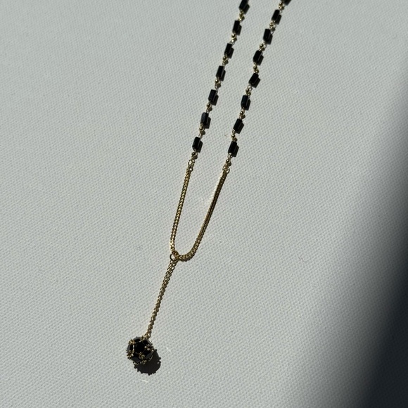18K Gold Minimalist Black Beaded Pendant Necklace - Picture 4 of 5